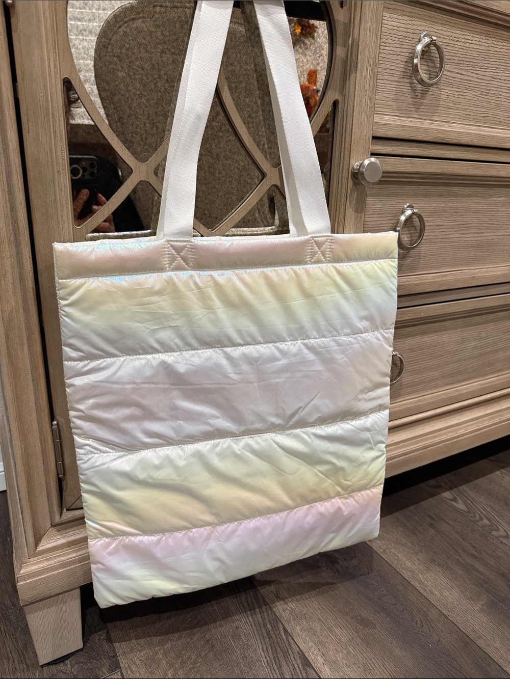 BATH & BODY WORKS IRIDESCENT QUILTED TOTE NWT